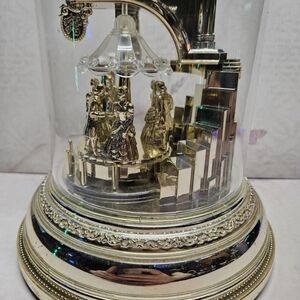 Rhythm Quartz Clock Rotating  Clock